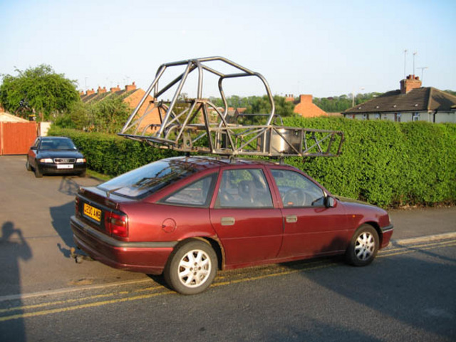 Rescued attachment caged chassis on roofbars.jpg